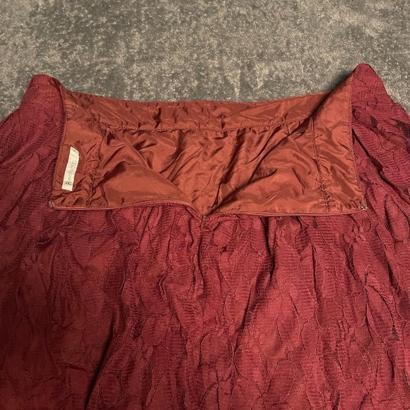 Lace skirt - Picture 3 of 4
